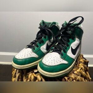 Nike Dunk Green and White High-Top Sneakers. Fits women 6.5
Actual size 5Y